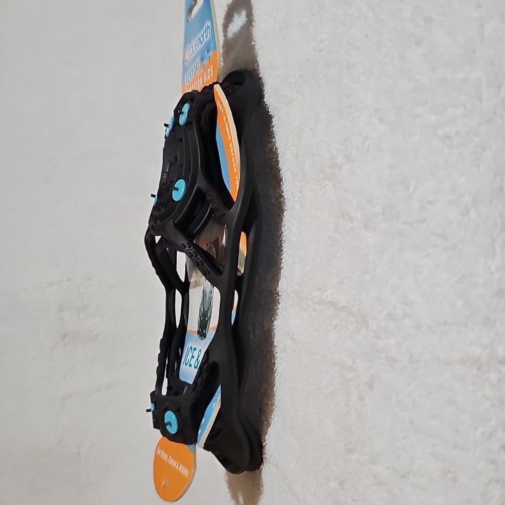 DueNorth Everyday Traction Aids Ice and Snow Size Small/Medium New - Picture 3 of 13